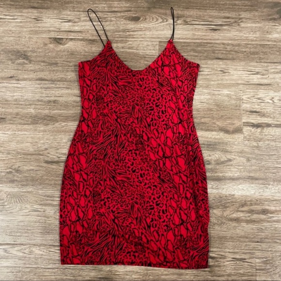 Red strap minidress - Picture 4 of 6